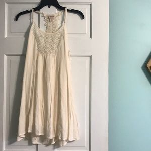 Cream stress with lace detail